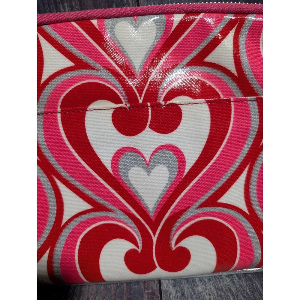 Brighton Padded Zip Top iPad Tablet Case Cover Twirly Hearts Pink Red White